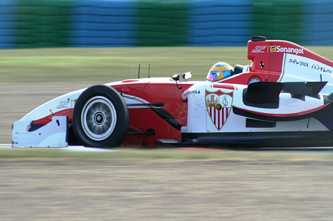 Sébastien Bourdais tester på Magny-Cours.
(Foto: Superleague Formula)